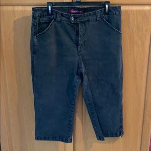 Gloria Vanderbilt Jean Capris size 12